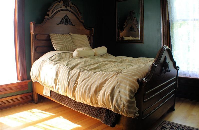 Whiskey Mansion Bed & Breakfast Saint Joseph Rom bilde