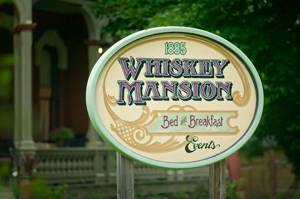 Whiskey Mansion Bed & Breakfast Saint Joseph Eksteriør bilde