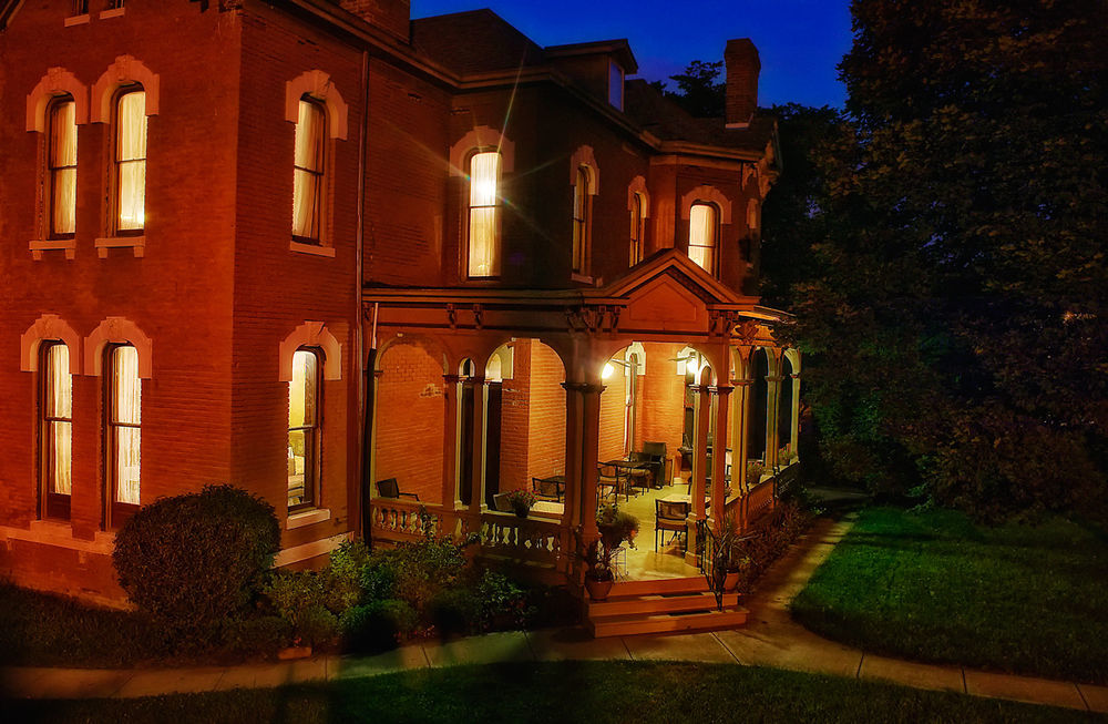 Whiskey Mansion Bed & Breakfast Saint Joseph Eksteriør bilde