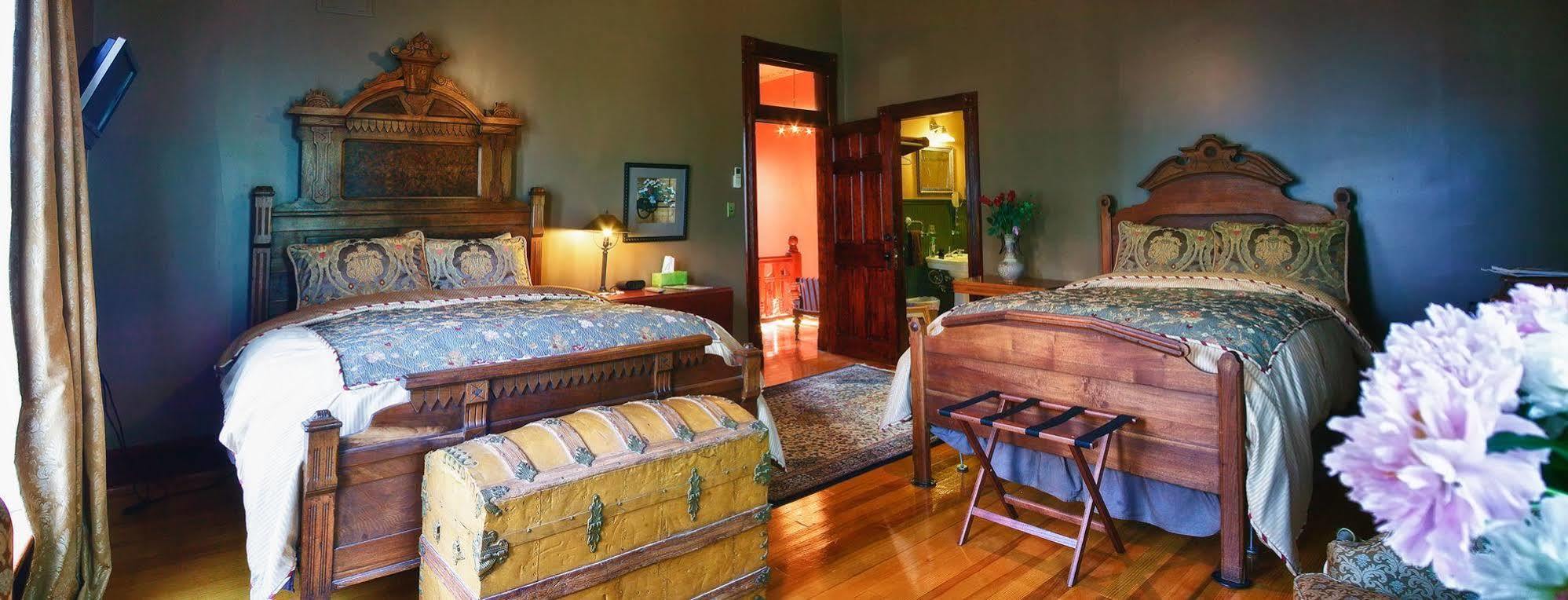 Whiskey Mansion Bed & Breakfast Saint Joseph Eksteriør bilde